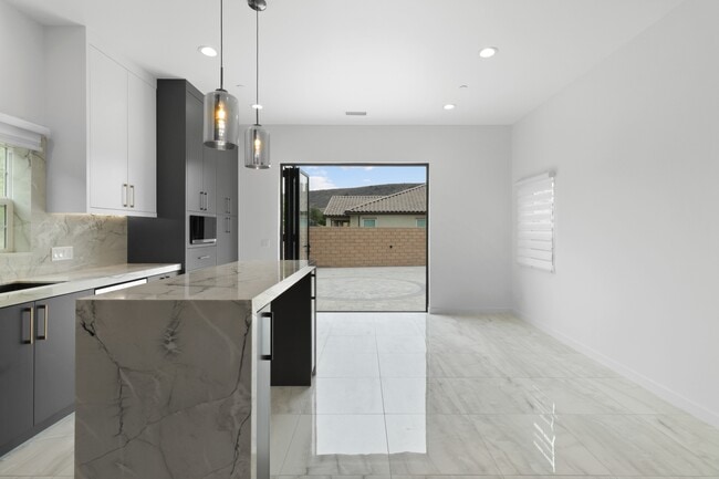 Building Photo - 3511 Pear Ct