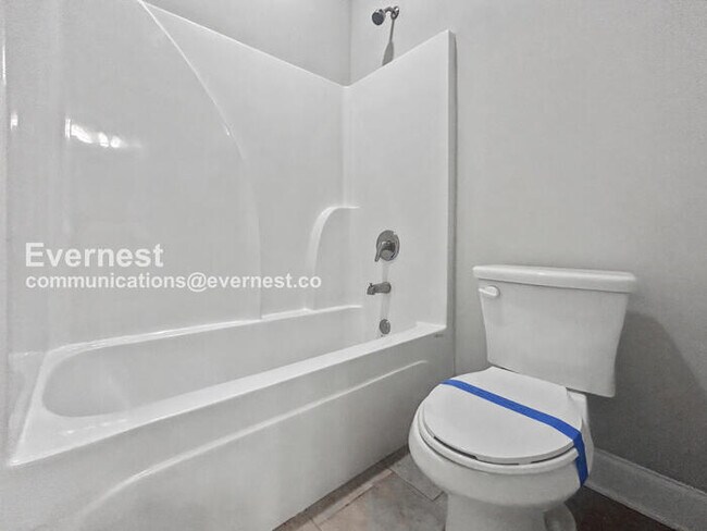 Building Photo - Limited Time Special Offer / 3 Bed/3 Bath Home with Garage / Pet-Friendly / Vouchers Accepted / A...