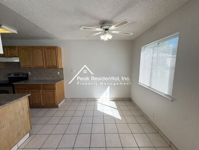 Building Photo - Charming 2 bedroom 1 bathroom Apartment!