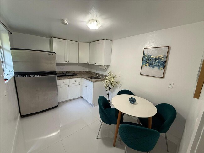 Primary Photo - 1131 SW 14th Ave