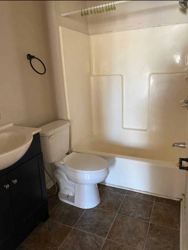 Building Photo - 522 E Mobile St