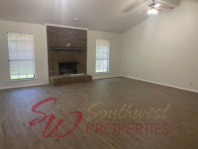 Building Photo - 4-Bedroom home in a quiet neighborhood