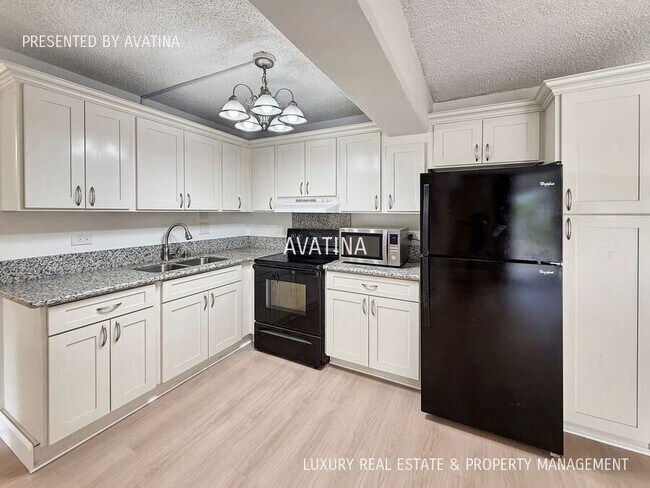 Building Photo - 225 Ka?iulani Ave