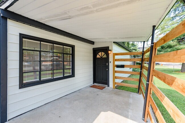 Building Photo - 4421 Picajune Ave