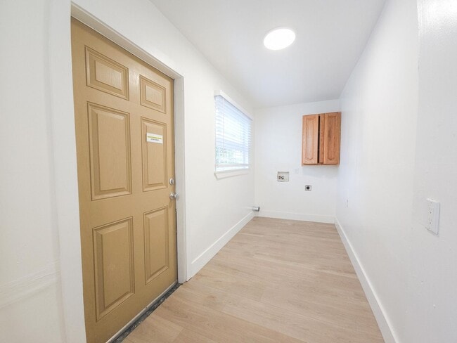 Building Photo - 4 bed 3 bath Single-family Home in Glenview/Lower Diamond area of Oakland