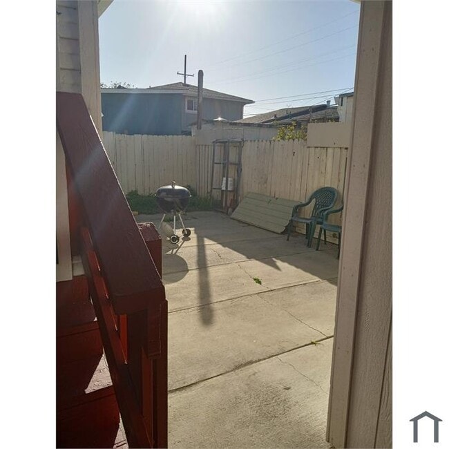 Building Photo - 1481 77th Ave
