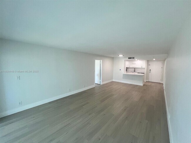Building Photo - 100 Lakeview Dr