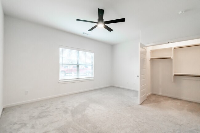 Building Photo - 535 Wagon Wheel Ave