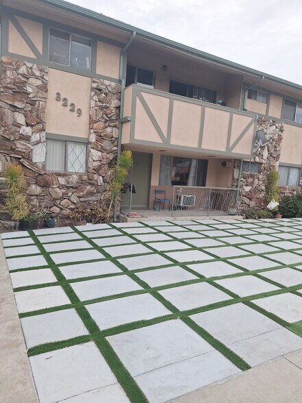 Primary Photo - 3229 Glenhurst Ave