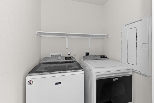 Building Photo - 457 Bedford Falls Ln