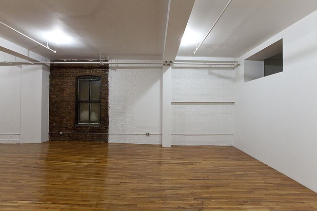 Building Photo - 318 Grand Street