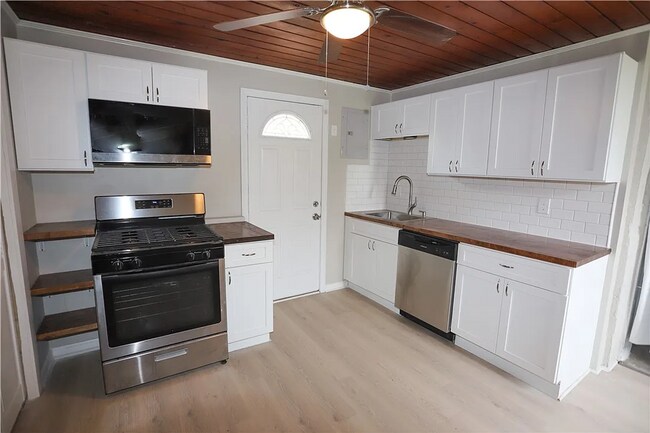 Building Photo - 305 Chestnut St