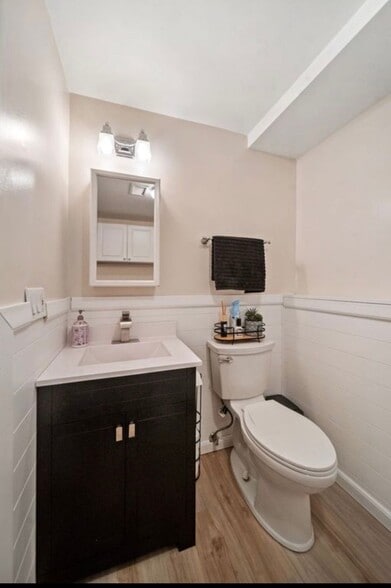 Building Photo - 2516 Jackson Dr