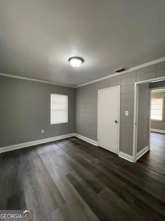 Building Photo - 113 Lakeview Dr