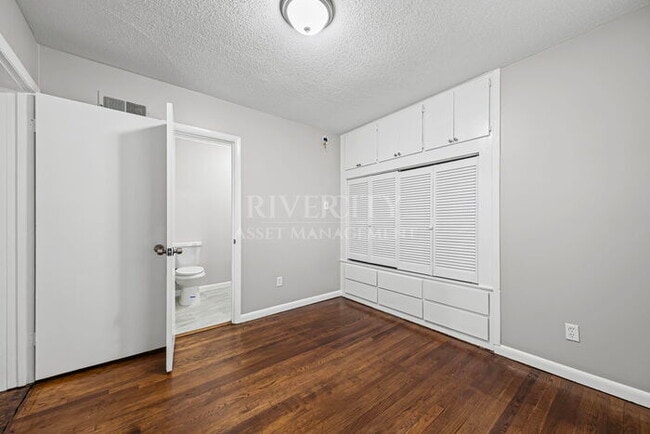 Building Photo - Berclair Beauty: Newly Renovated 3 Bed, 2 Full Bath Gem in 38122! PRICE DROP!!!!