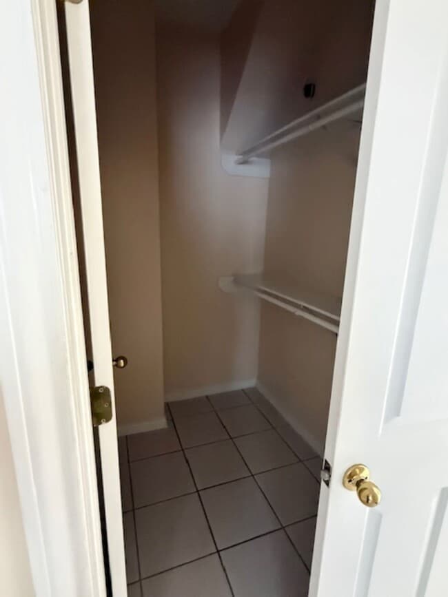 Building Photo - 702 Staitti St