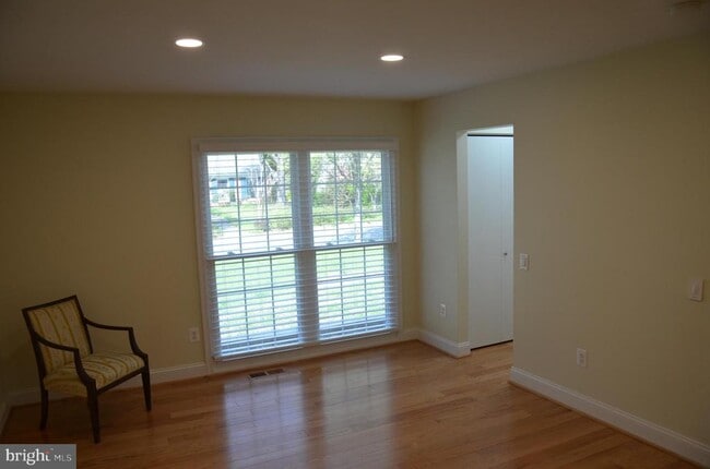 Building Photo - 9012 Paddock Ln