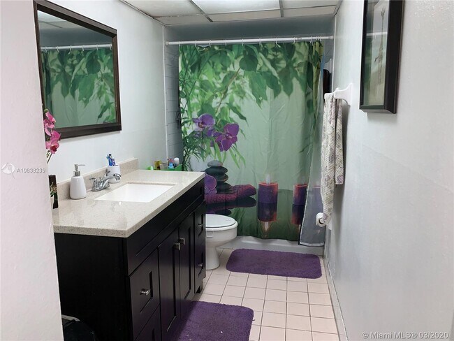 Building Photo - 1750 W 46th St