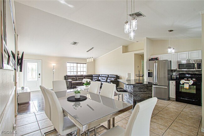 Building Photo - 2144 SW 19th Ave