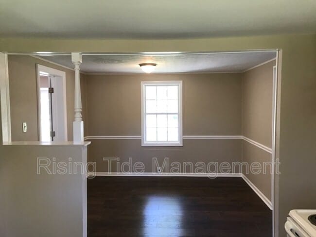 Building Photo - 1128 4th Way