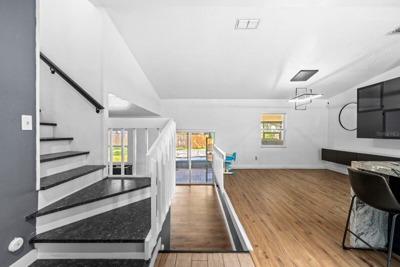 Building Photo - 3210 Acapulco Dr