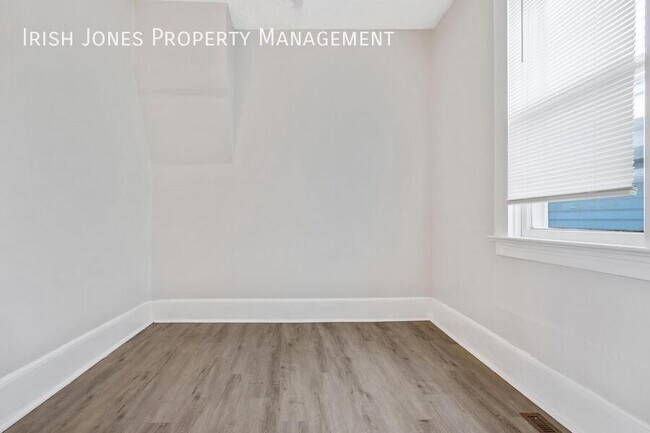 Building Photo - 84 10th St