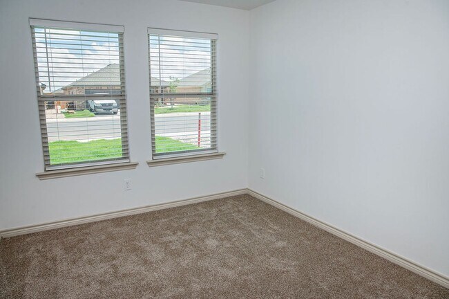 Building Photo - Move-In Ready & Made for Memories