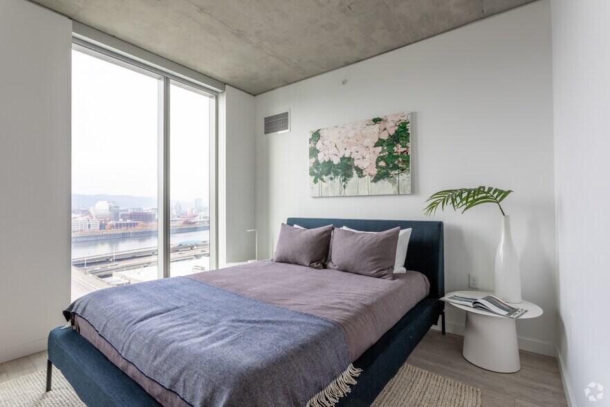 2BR, 2BA - 1,148 SF - 5MLK