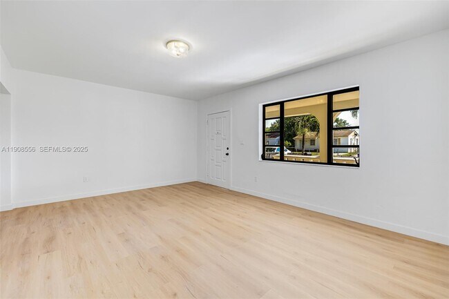 Building Photo - 1610 NW 33rd Ave