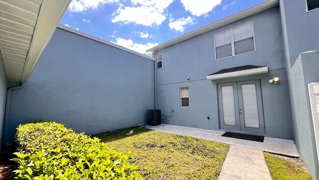 Building Photo - Available May 13th! Gorgeous 2/2 Town Home...