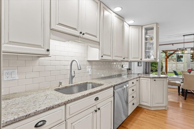 Building Photo - 40 Williamsburg Rd