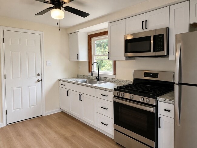 Building Photo - 2768 Glenny Ln