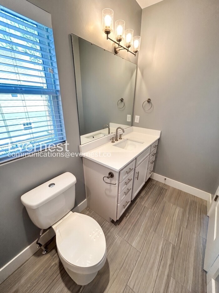 Building Photo - 915 Delmas Ave