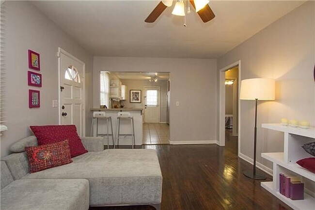 Building Photo - Adorable 2 Bedroom 1 Bath Home in Sylvan Heights!