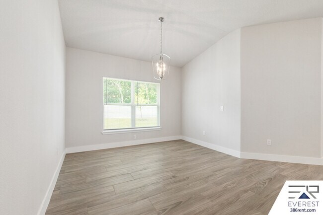 Building Photo - 8 Longview Ln