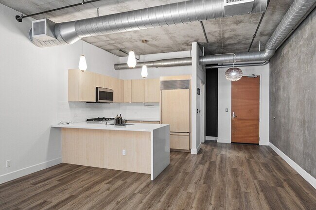 Building Photo - $4,100 - 1 Bed + Den / 1.5 Bath Condo at Parkloft Residence in Downtown San Diego