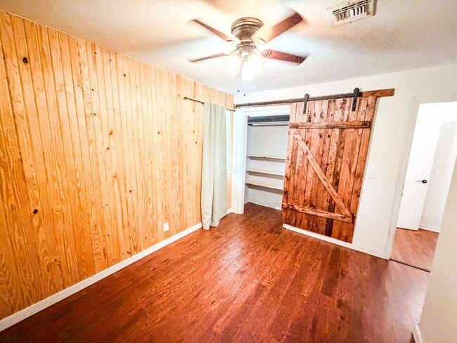 Building Photo - Fully Renovated Modern Farmhouse in Quiet Jennings