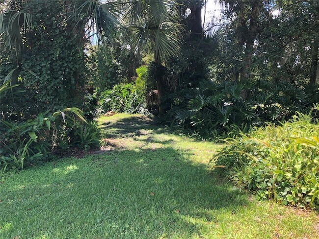 Building Photo - 1120 N Brickell Dr