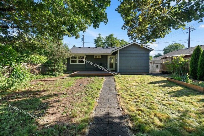 Building Photo - Charming 2-Bedroom Home with Fenced Yard in St. Johns - Pets Welcome!