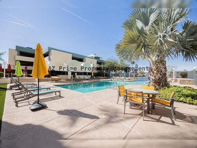 Building Photo - 207 W Clarendon Ave