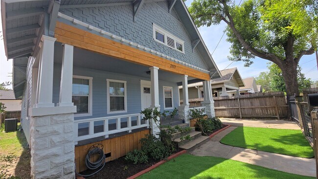 Building Photo - 2117 Marion St
