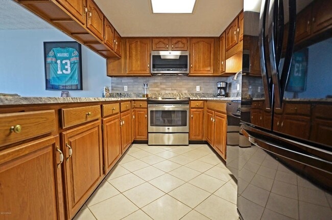 Building Photo - 1080 St Joseph St