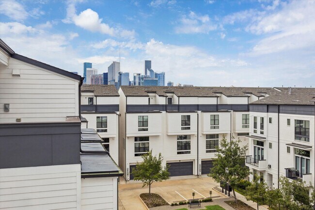 Building Photo - 1120 Ennis St