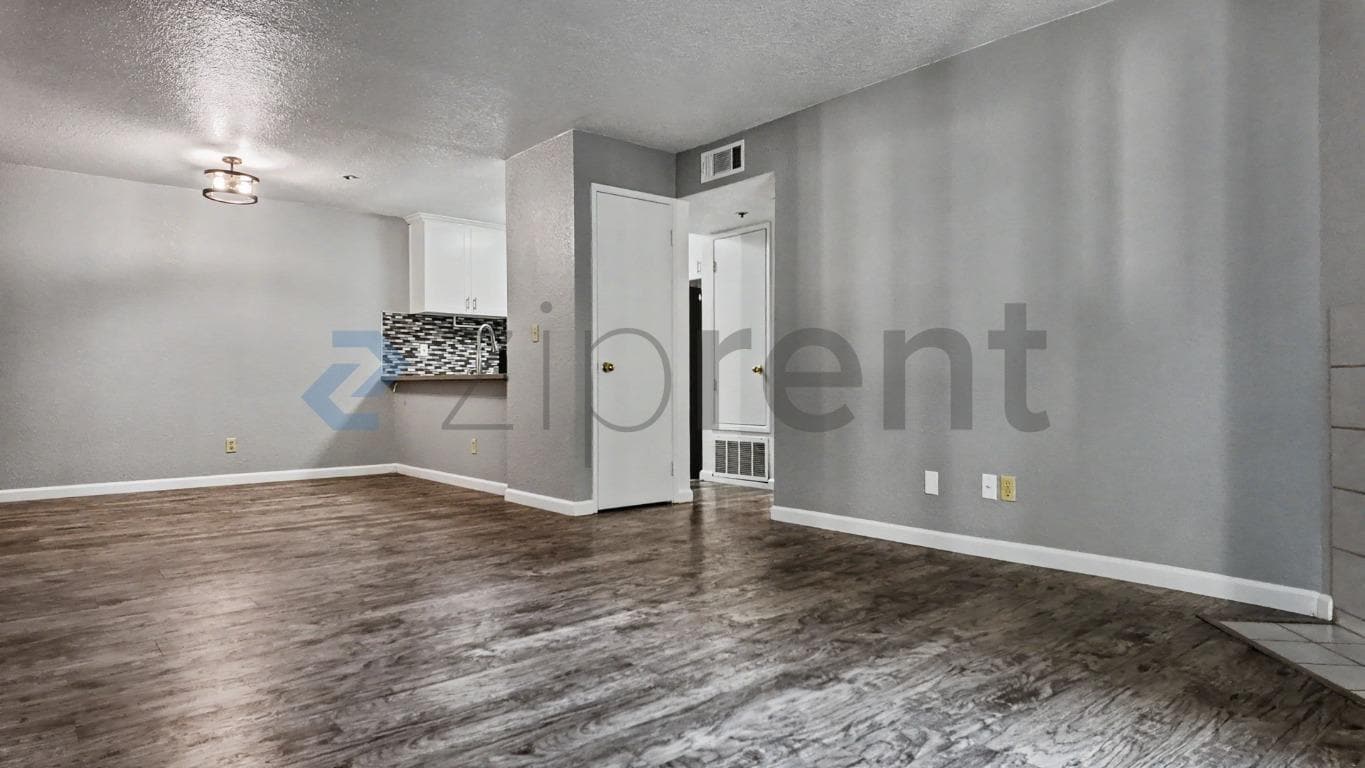 Building Photo - Unit 164