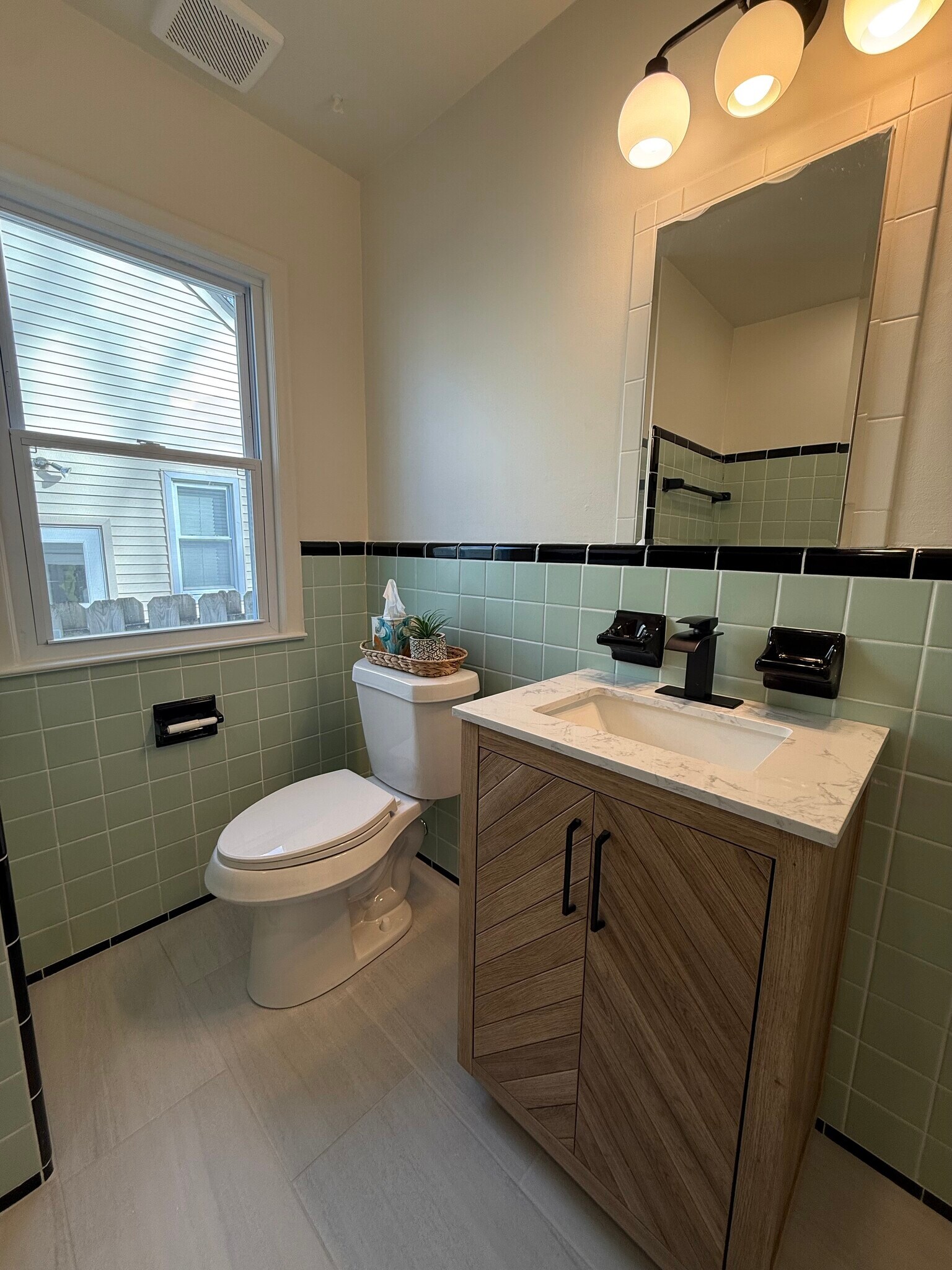 Building Photo - 125 S Minerva Ave