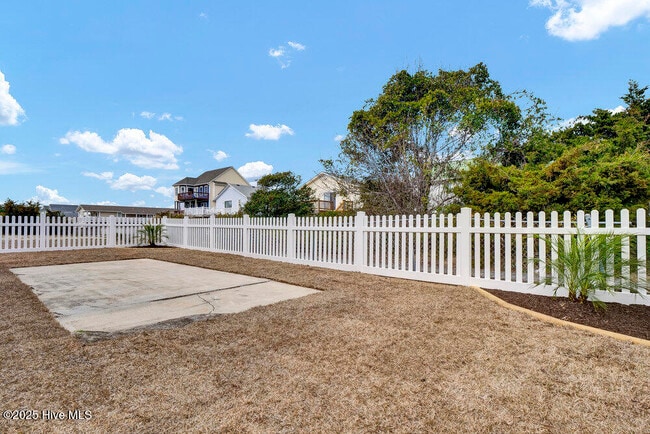 Building Photo - 1207 N Topsail Dr