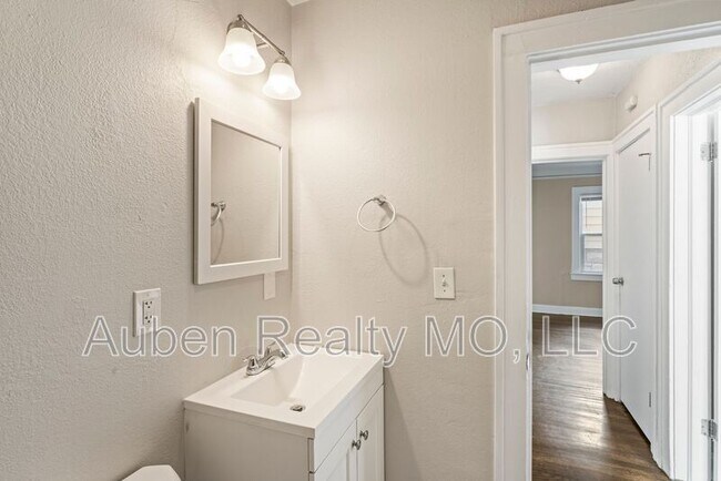 Building Photo - 5342 Park Ave