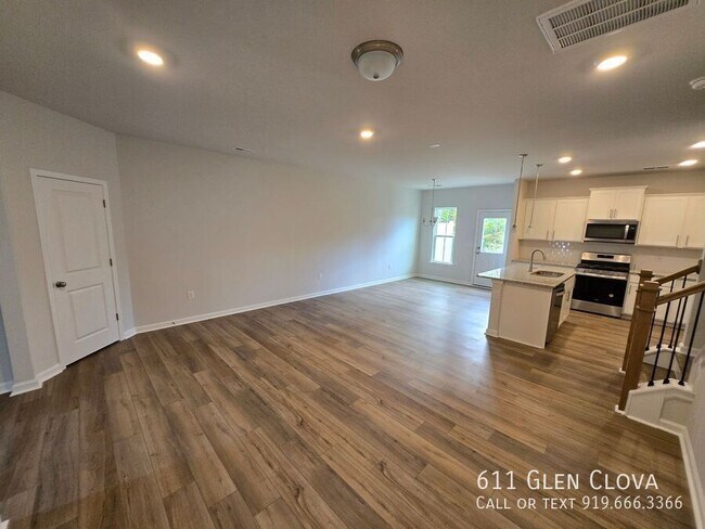 Building Photo - 611 Glen Clova Dr