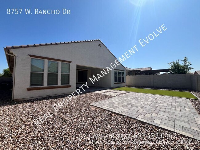 Building Photo - 8757 W Rancho Dr