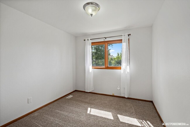 Building Photo - Modern Southside Duplex